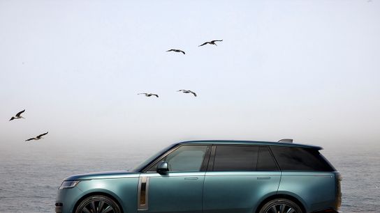 Unveiling the Pinnacle of Luxury: 2024 Range Rover SV Carmel Edition Debuts (Auto)